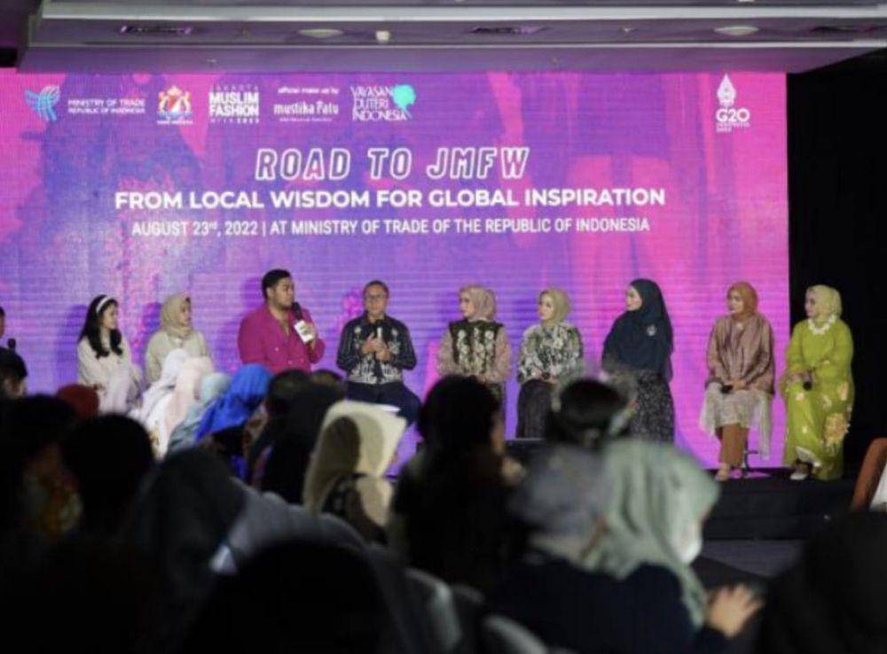 Menteri Perdagangan (Mendag), Zulkifli Hasan alias Zulhas dalam acara Road to Jakarta Muslim Fashion Week (JMFW) 2023. (dok. Kemendag)