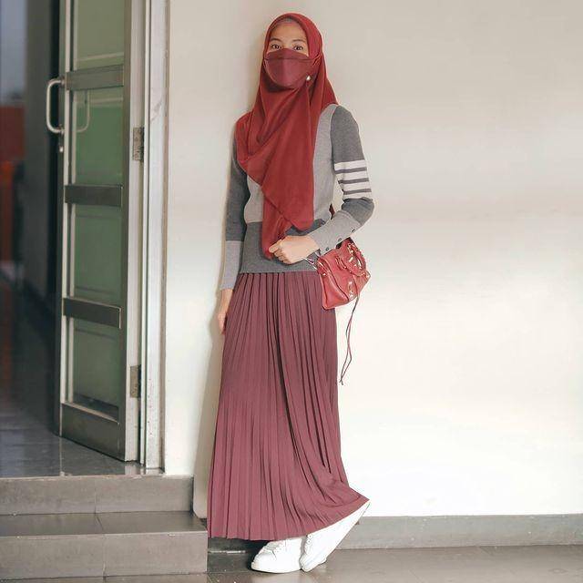 inspirasi jilbab untuk baju warna abu-abu (instagram.com/ichasoebandono)