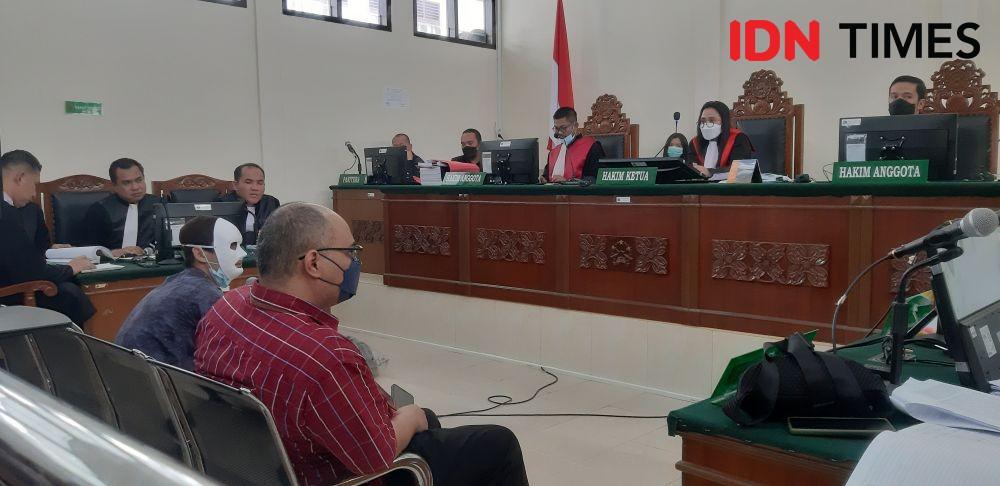 Wow, Ada Tiga Pria Bertopeng Jadi Saksi Persidangan Kerangkeng Manusia