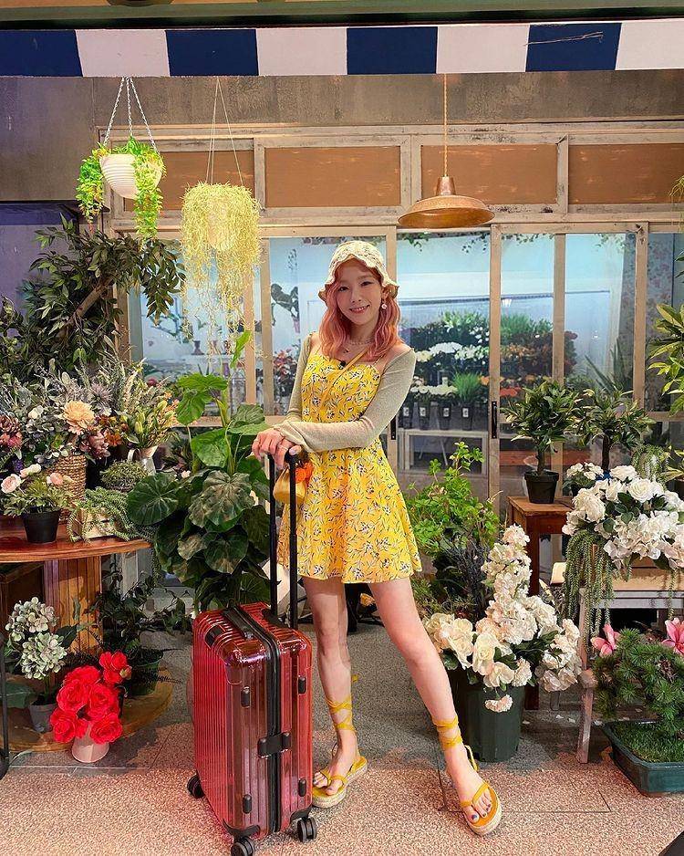OOTD cewek kue ala member SNSD (instagram.com/taeyeon_ss)
