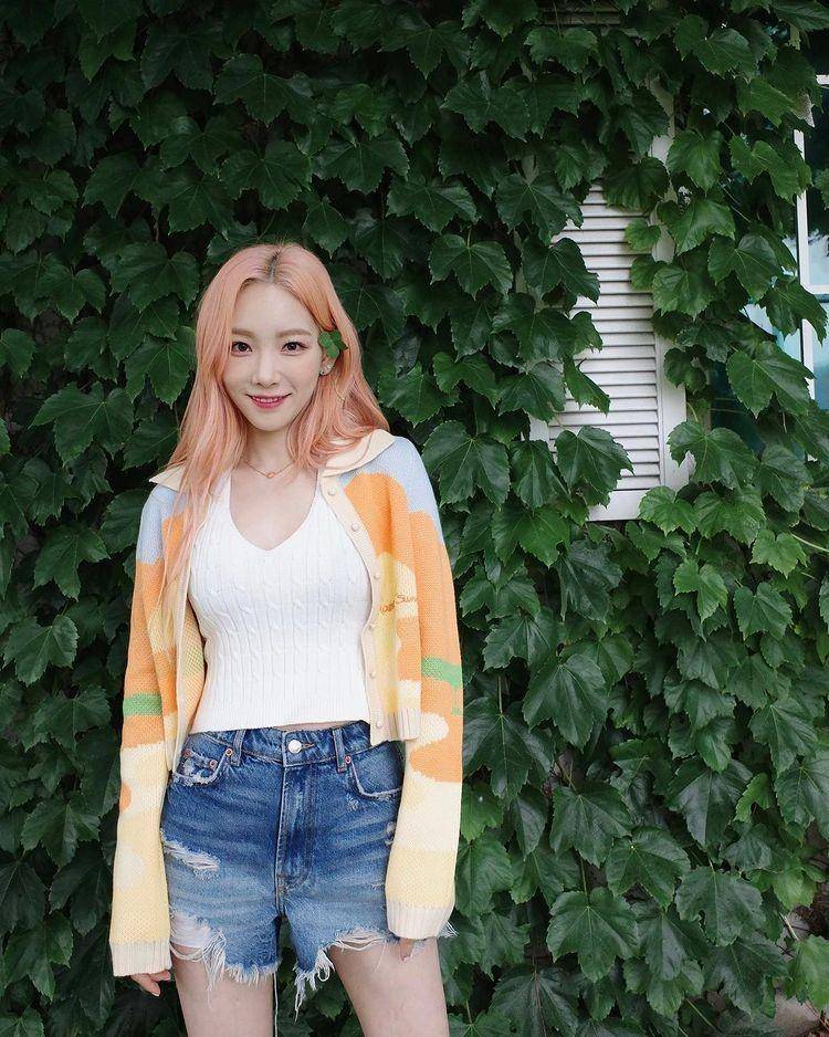 OOTD cewek kue ala member SNSD (instagram.com/taeyeon_ss)
