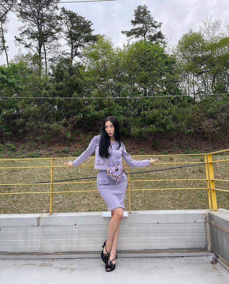 OOTD cewek kue ala member SNSD (instagram.com/tiffanyyoungofficial)