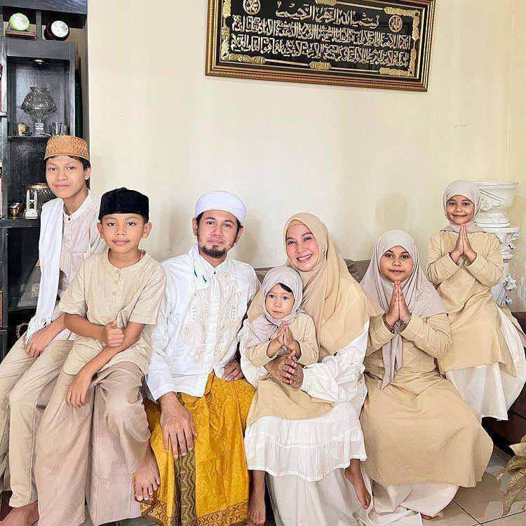 potret keluarga Guntur Bumi, Adzkia (sebelah kanan) (instagram.com/puputmelati)