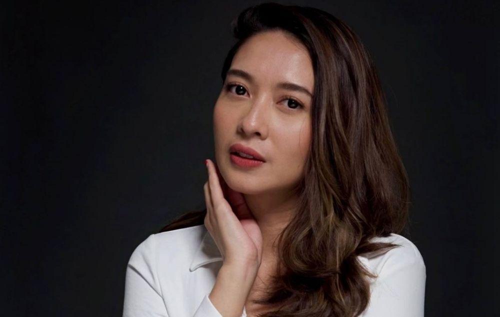10 Gaya Simpel Marchella FP dengan Outfit Hitam Putih, Kece!