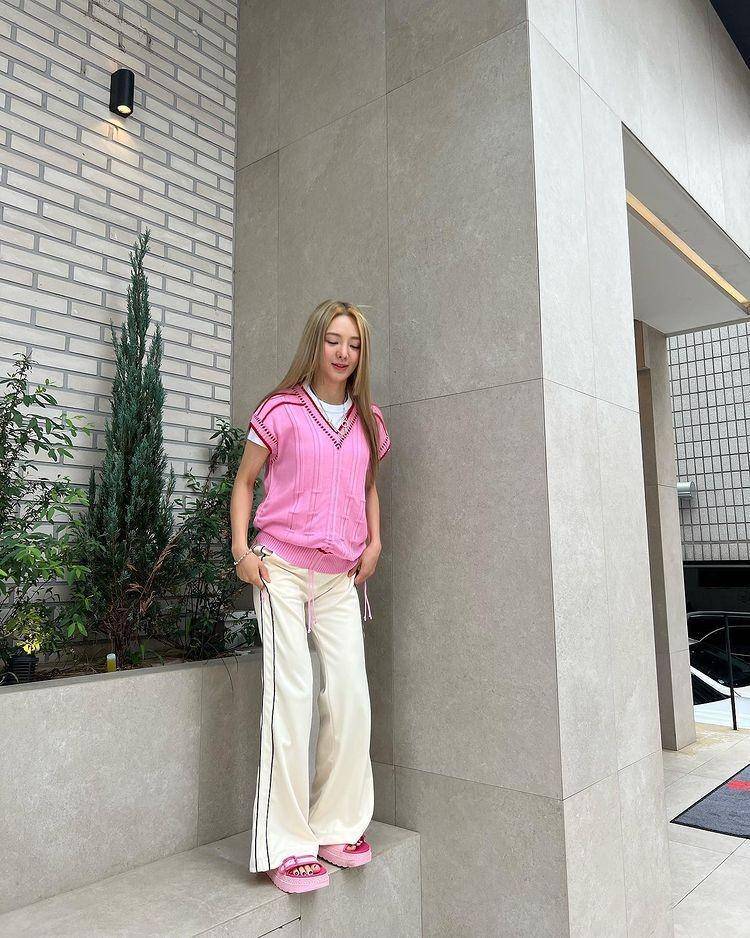 OOTD cewek kue ala member SNSD (instagram.com/hyoyeon_x_x)