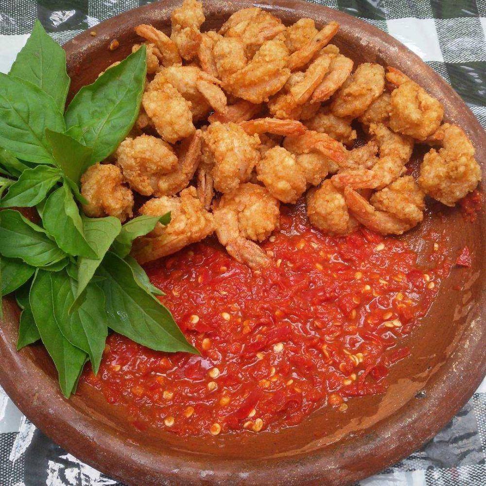sambal terasi mentah (instagram.com/maktiendailyfood)