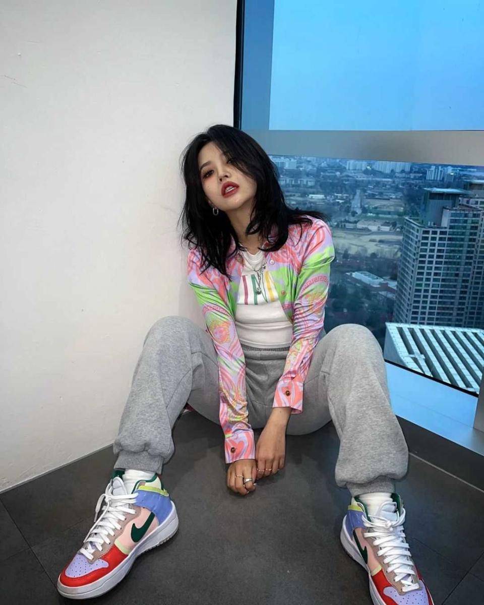 outfit swag Soyeon (G)I-DLE (instagram.com/tiny.pretty.j)