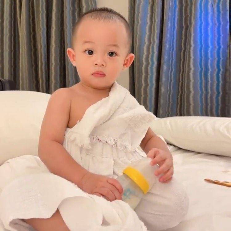 potret Shaka anak pertama Rey (instagram.com/dindahw)