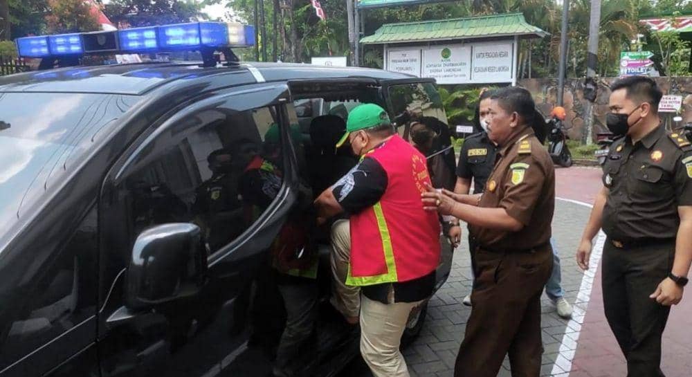 Mantan Kepala Dinas PU Cipta Karya Kabupaten Lamongan Lestariyono dijebloskan ke penjara. IDN Times/Imron