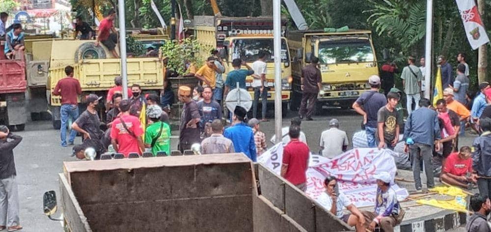 Para sopir menuntut soal kelangkaan solar dan masalah uji kir (dok. Istimewa)