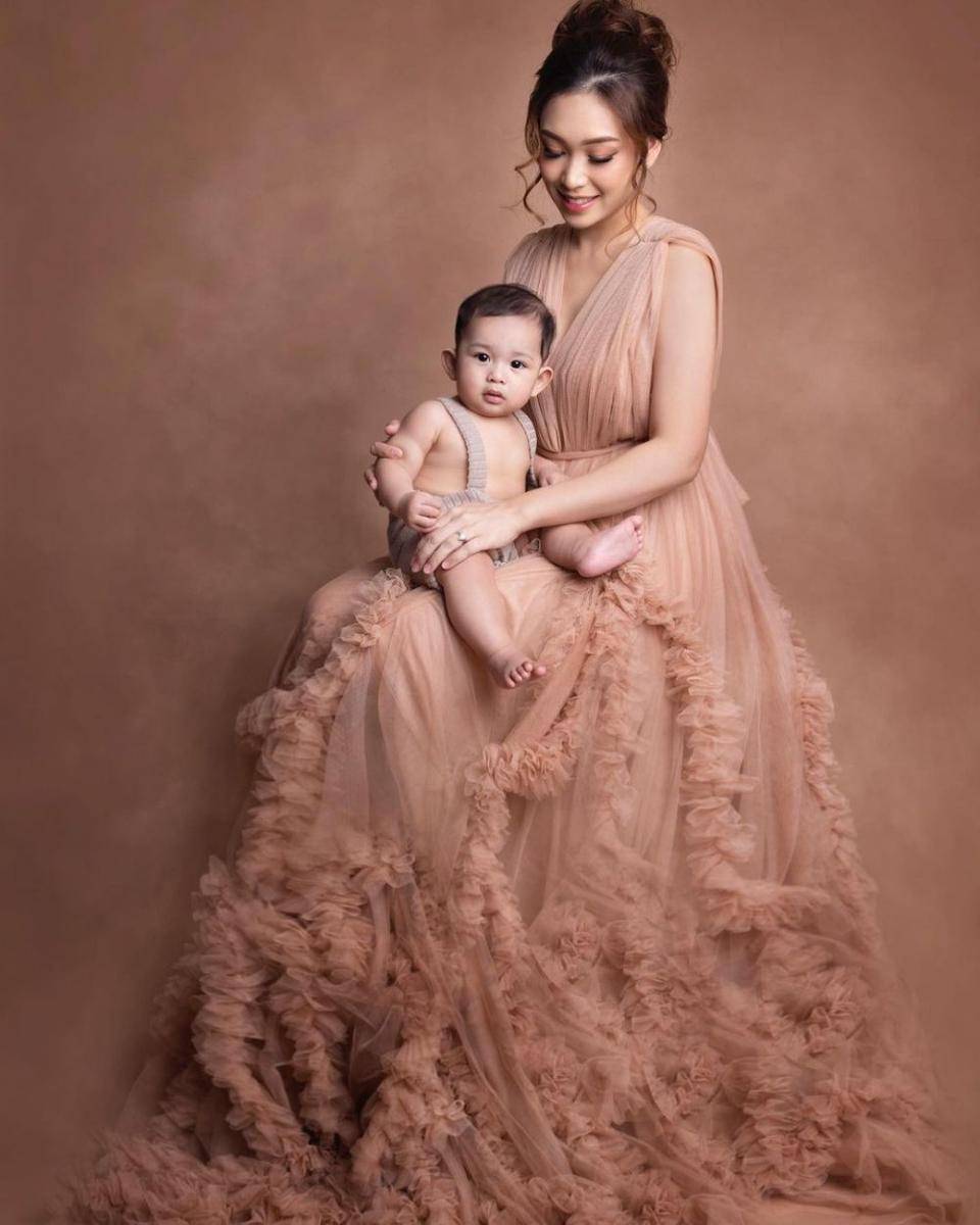 Pemotretan Luthya Sury bersama kedua anaknya. (instagram.com/luthyasury)