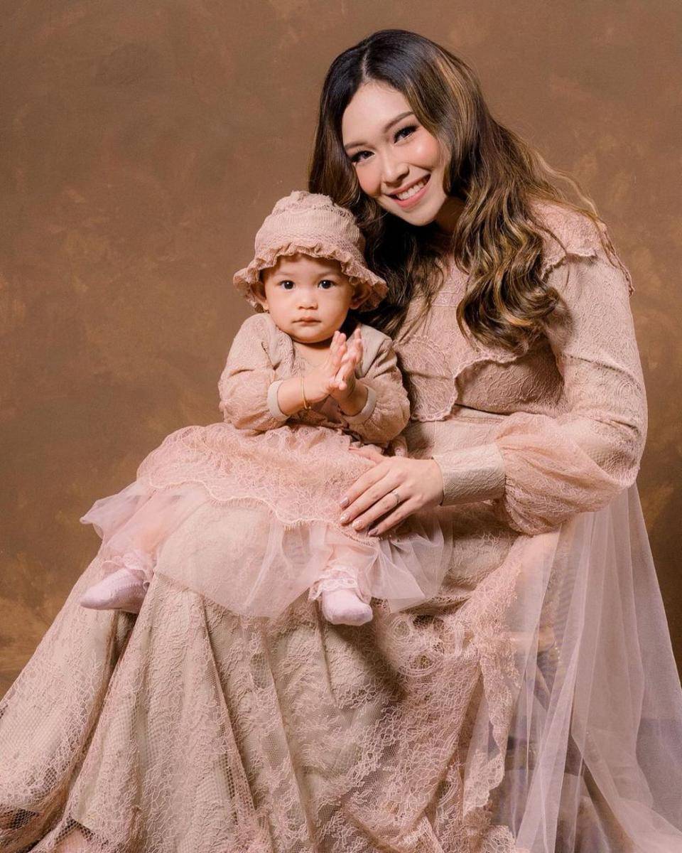 Pemotretan Luthya Sury bersama kedua anaknya. (instagram.com/luthyasury)