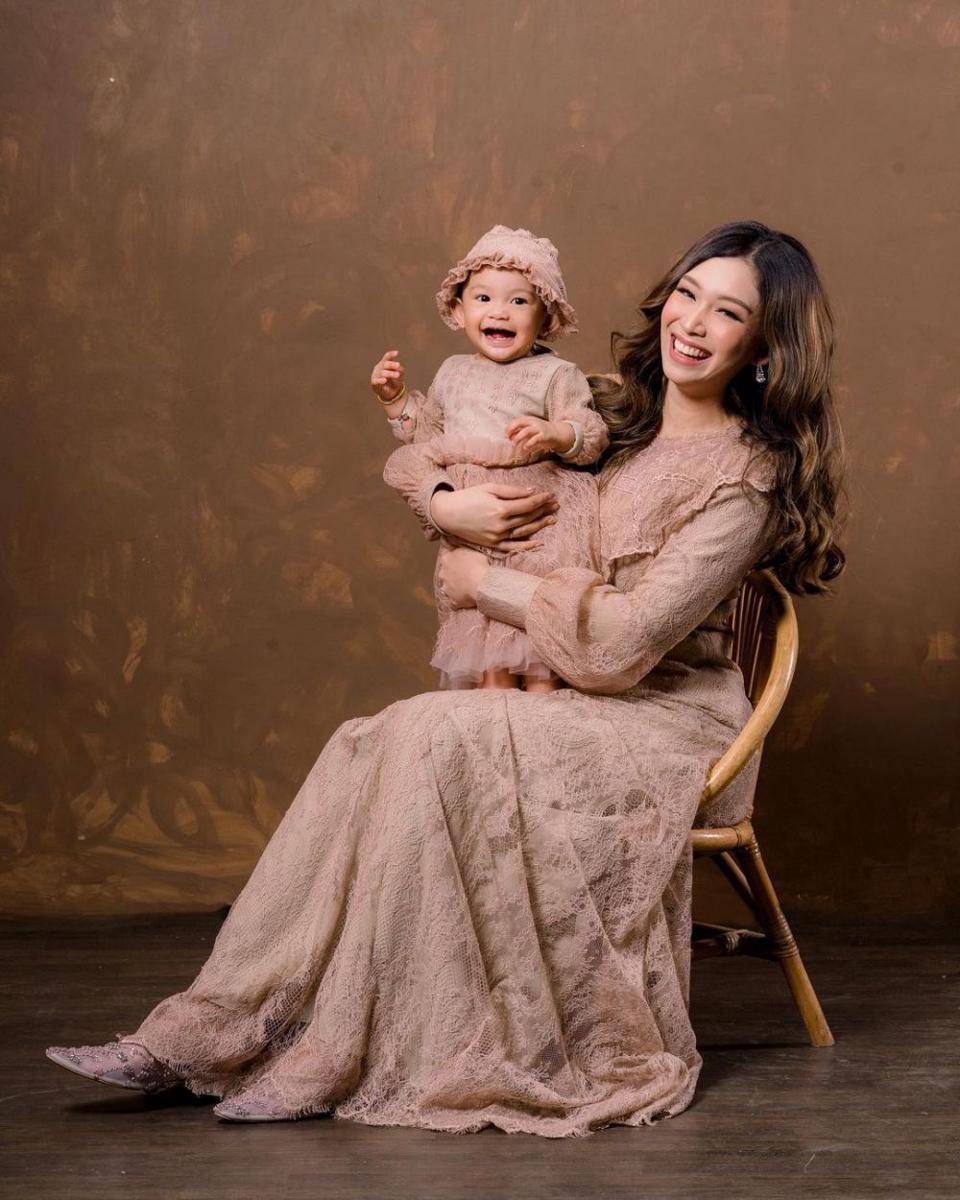 Pemotretan Luthya Sury bersama kedua anaknya. (instagram.com/luthyasury)