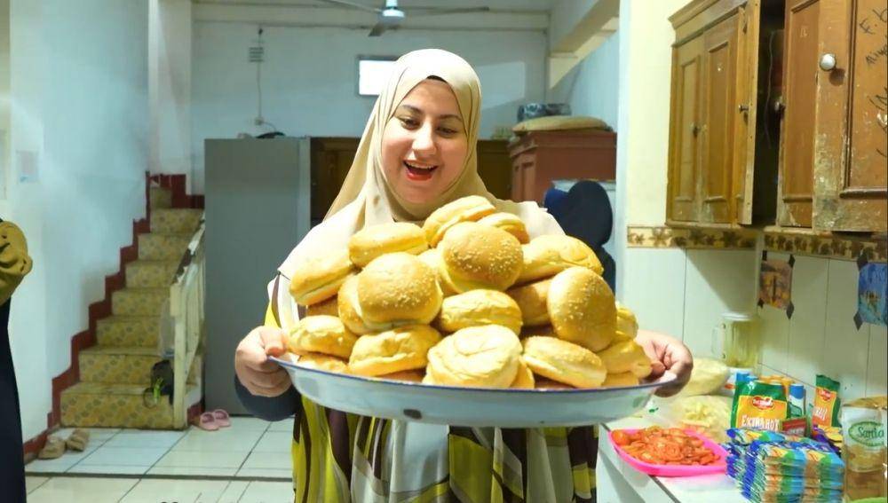 potret Tasyi Athasyia masak besar untuk santri (YouTube.com/TasyiAthasyia)