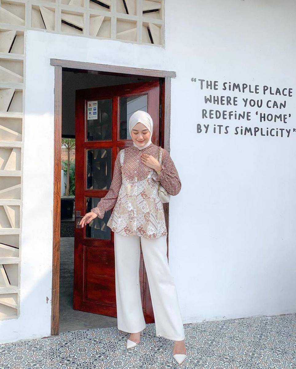 OOTD batik hijab untuk kondangan (instagram.com/irsaakarina)