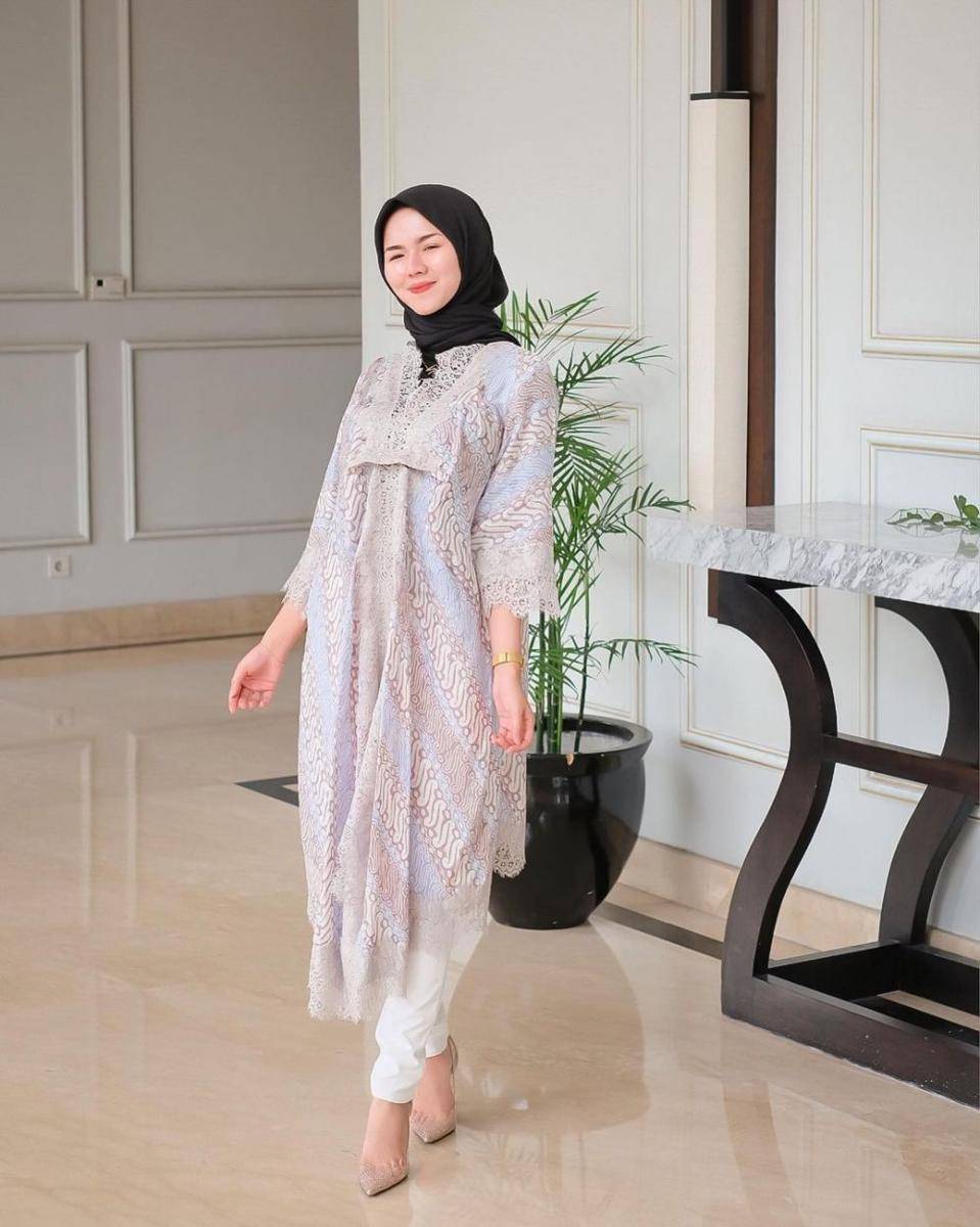 OOTD batik hijab untuk kondangan (instagram.com/nabilrach)