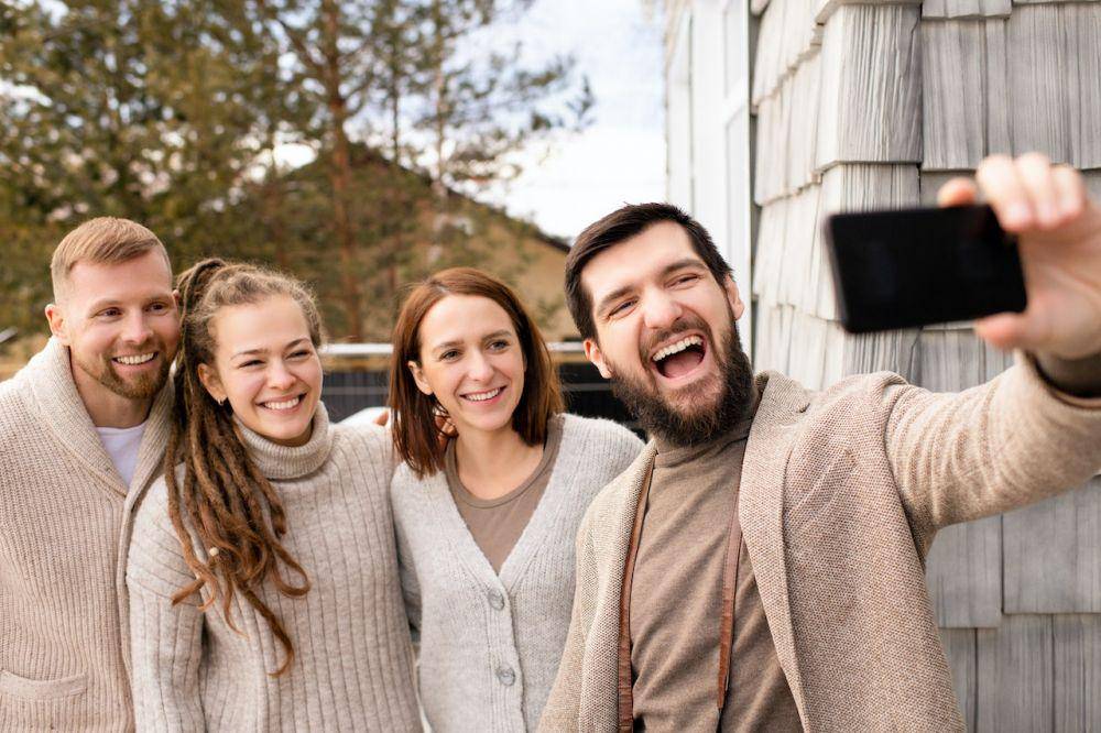 ilustrasi selfie (pexels.com/Alexy Almond)