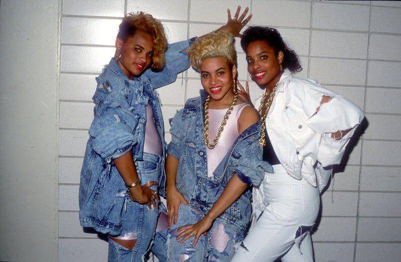 potret Salt n Pepa menggunakan denim acid washed (essence.com)