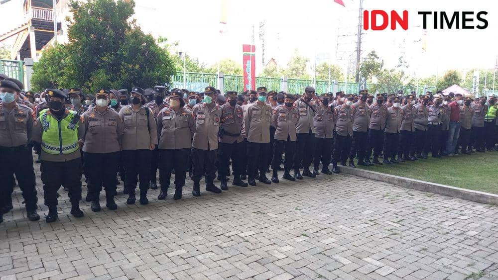 2000 personel gabungan disiagakan di Stadion Patriot Chandrabaga. (IDN Times/Imam Faishal)