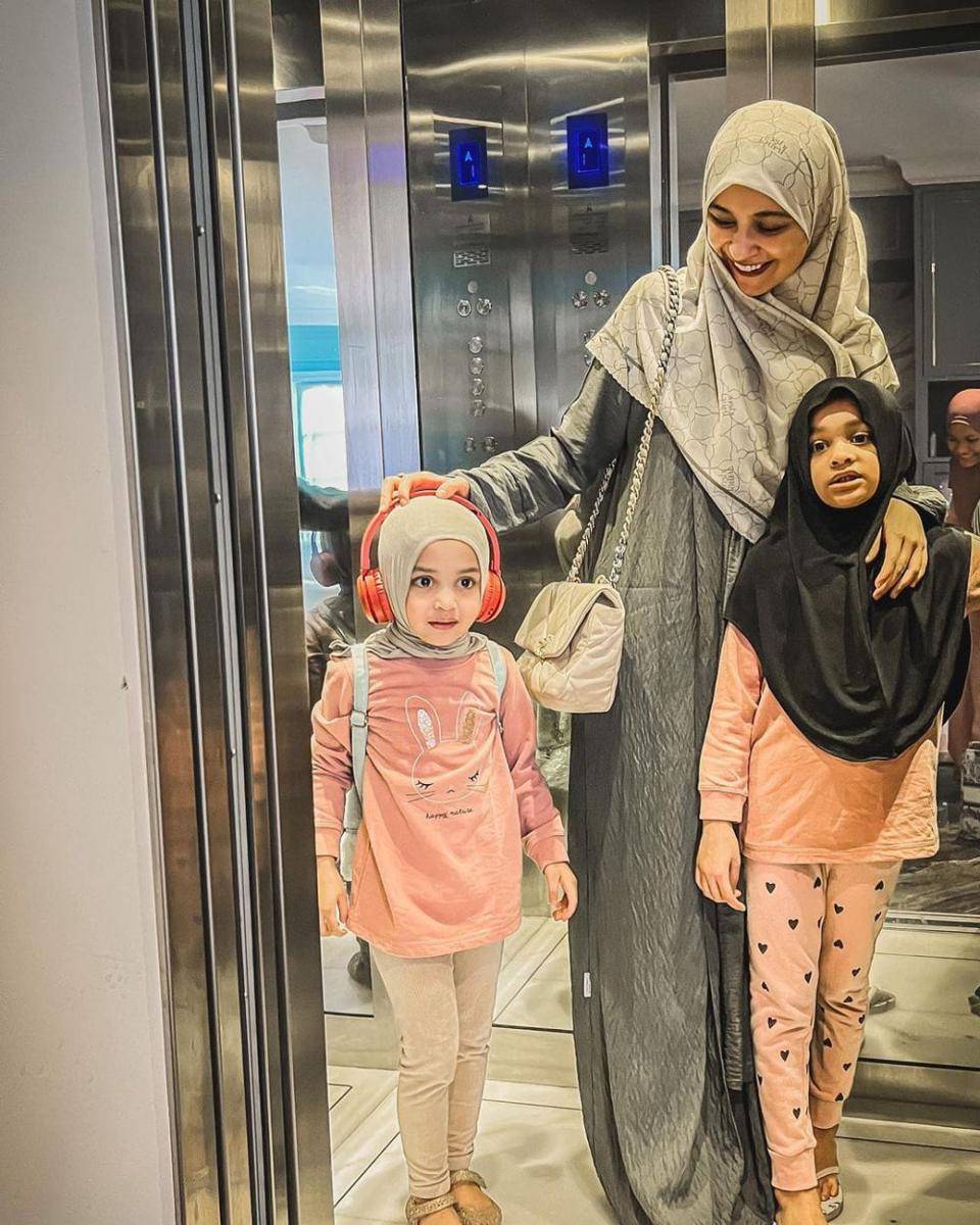 Shireen Sungkar dan buah hati (instagram.com/shireensungkar)