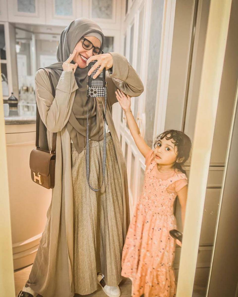 Shireen Sungkar dan buah hati (instagram.com/shireensungkar)