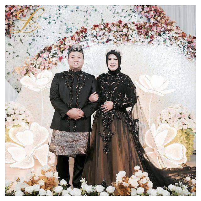 inspirasi wedding dress warna hitam (instagram.com/love_ivangunawan)