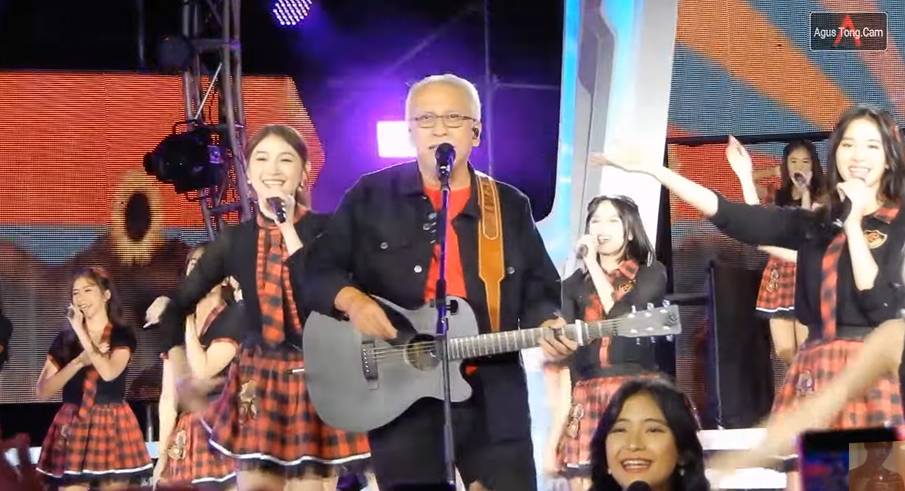 Iwan Fals dan JKT48 (YouTube.com/Agus TongCam)