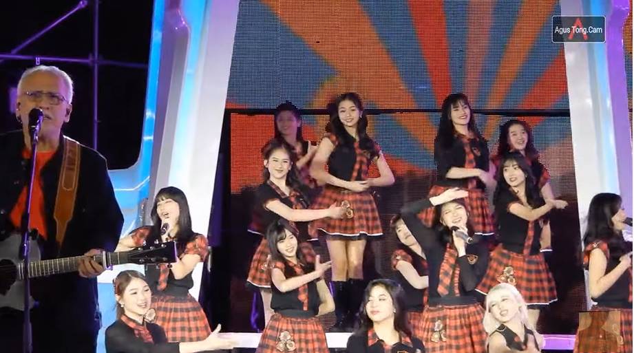 Iwan Fals dan JKT48 (YouTube.com/Agus TongCam)