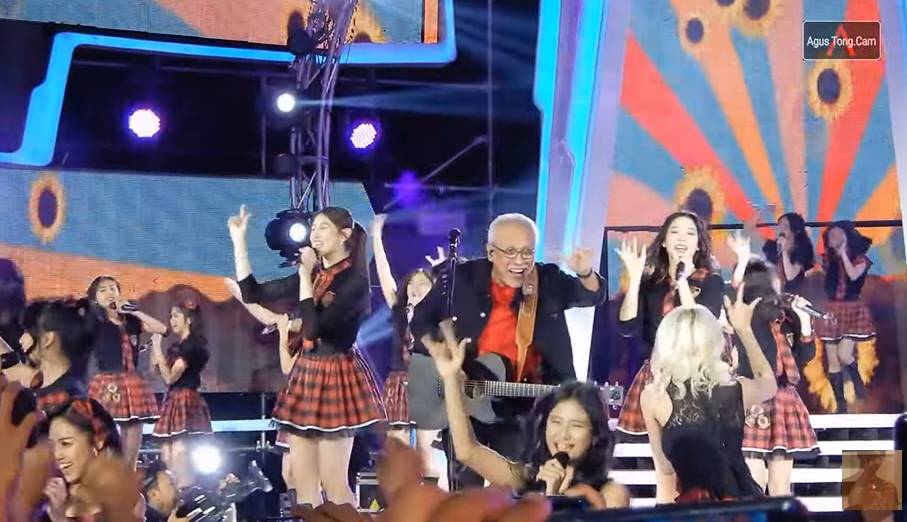 Iwan Fals dan JKT48 (YouTube.com/Agus TongCam)