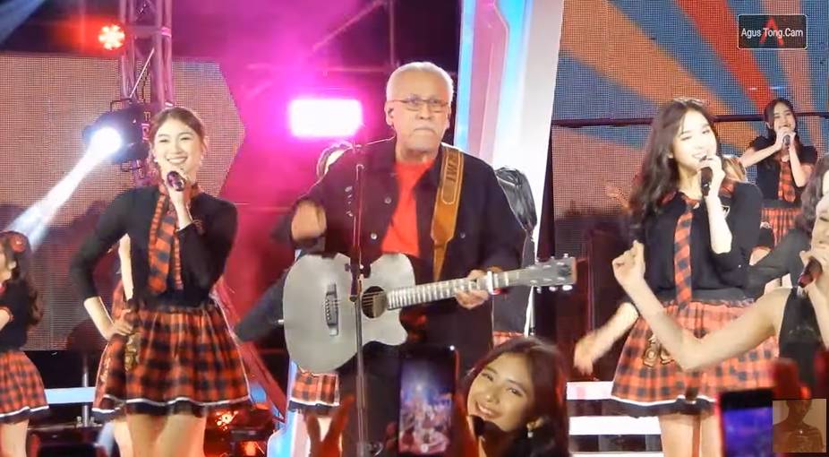Iwan Fals dan JKT48 (YouTube.com/Agus TongCam)