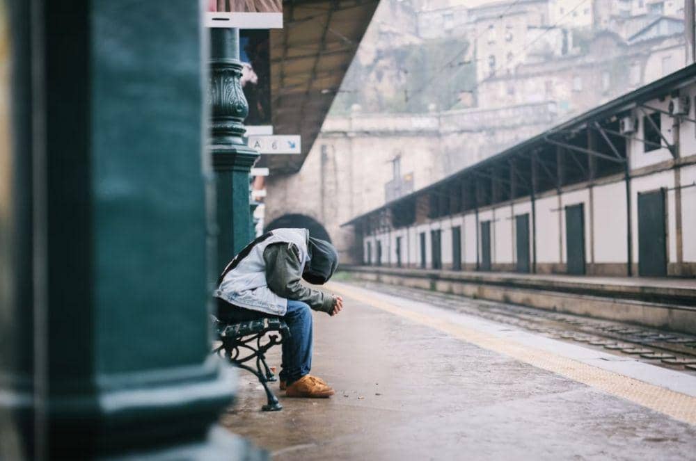 ilustrasi pria yang merasa kecewa (unsplash.com/Maksym Kaharlytskyi)