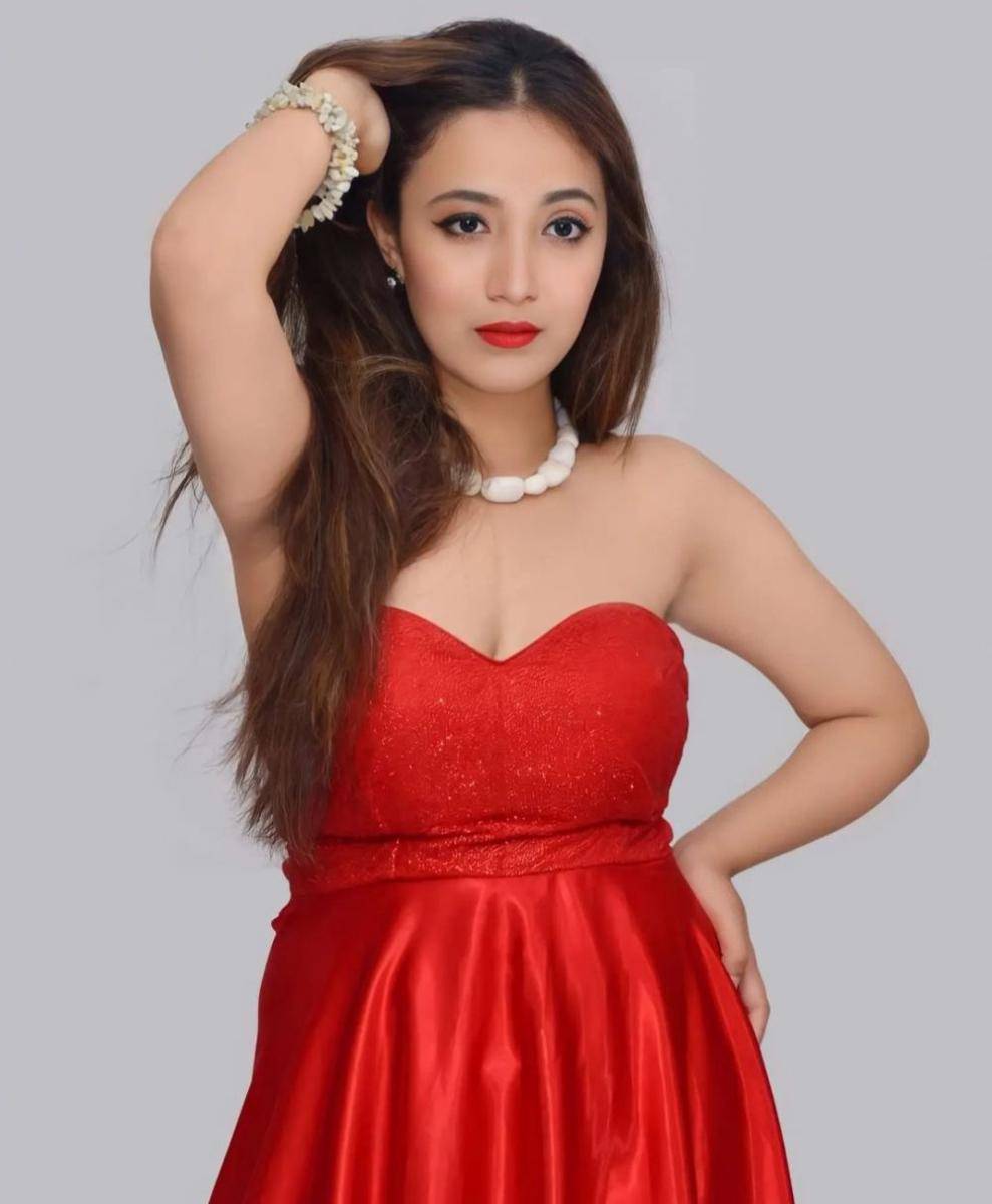 Sareesha Shrestha (instagram.com/missnepalearth)