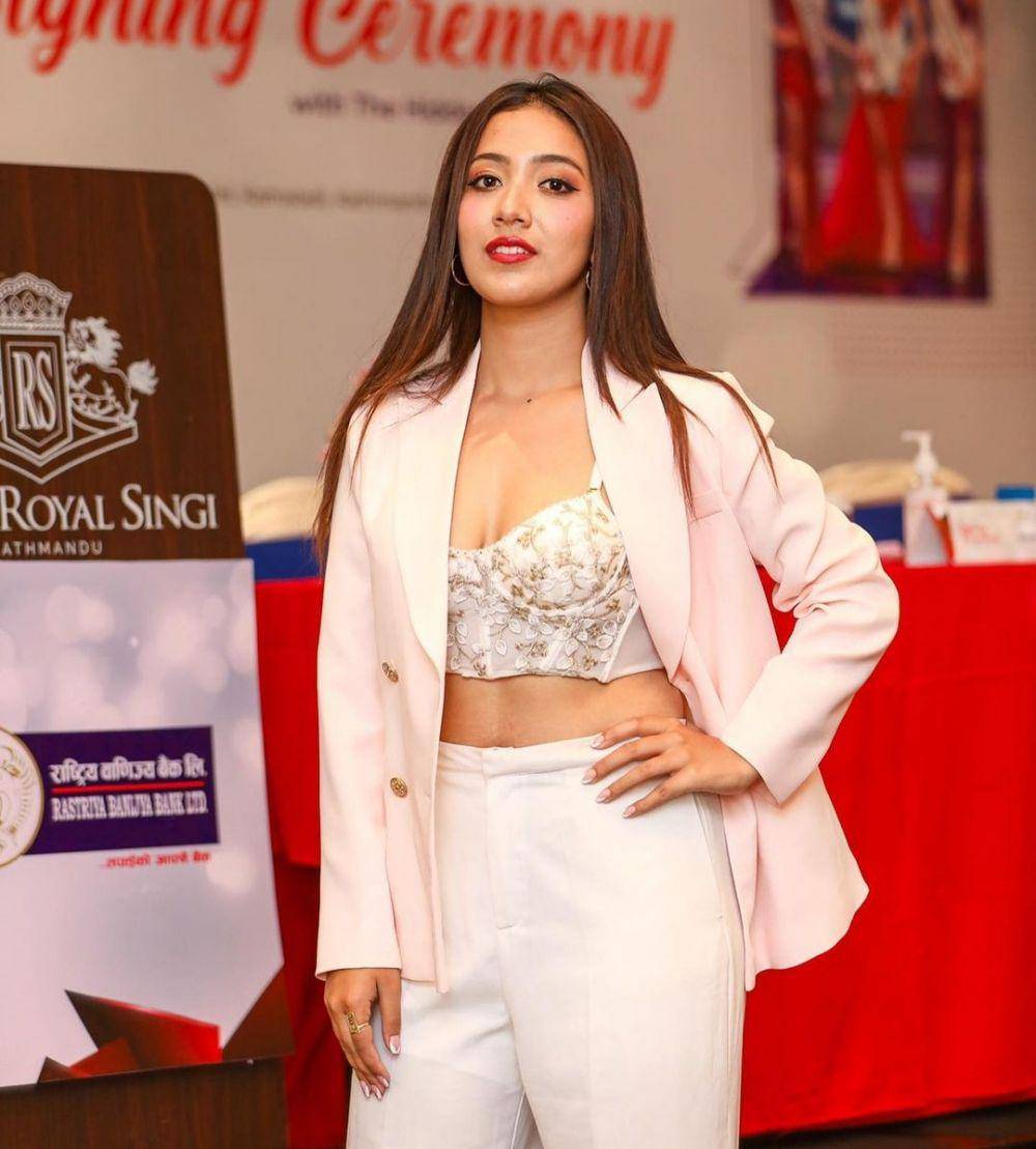 Sareesha Shrestha (instagram.com/shrestha_sareesha)
