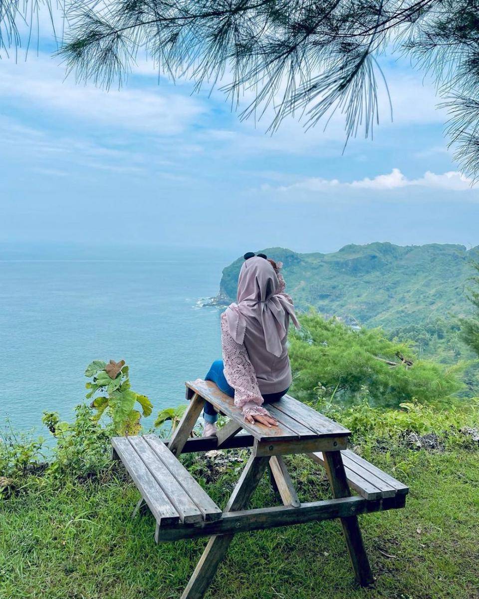 Pantai Sawangan (instagram.com/arinidekaa)