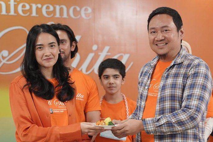momen press conference film Hati Suhita (instagram.com/starvisionplus)
