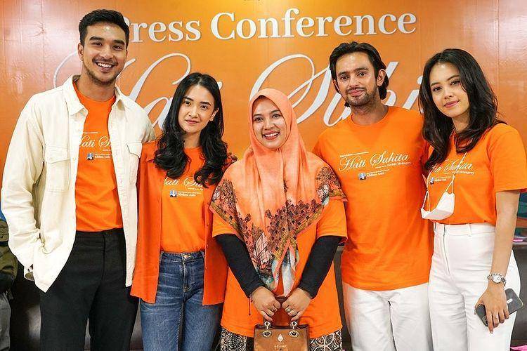 momen press conference film Hati Suhita (instagram.com/starvisionplus)
