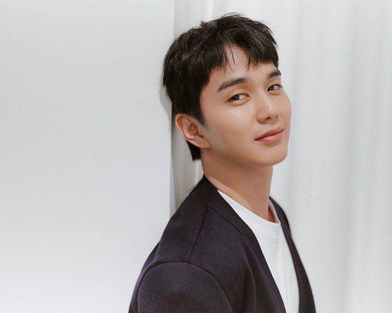Yoo Seung Ho (instagram.com/dandyoo93_official)