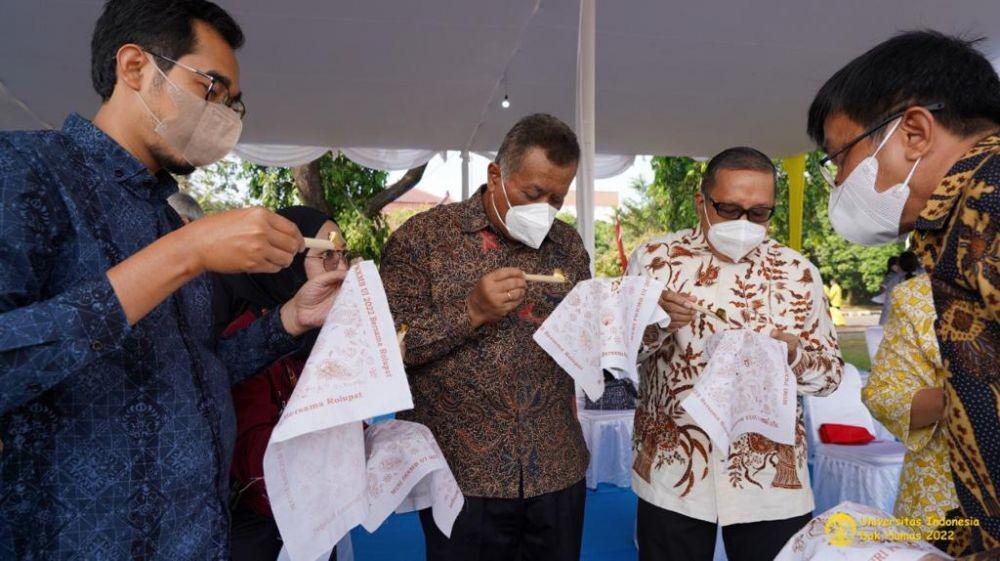 Universitas UI memecahkan rekor dunia pada puncak Puncak PKKMB di Universitas Indonesia, Kota Depok. (Humas UI)