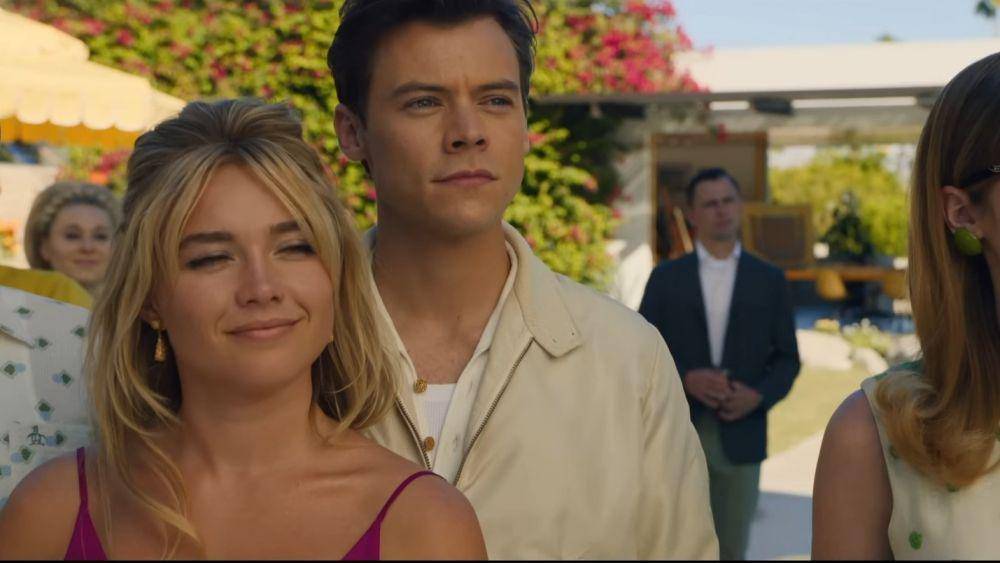 Florence dan Harry dalam film Don't Worry Darling (dok. Warner Bros. Pictures/Don't Worry Darling)