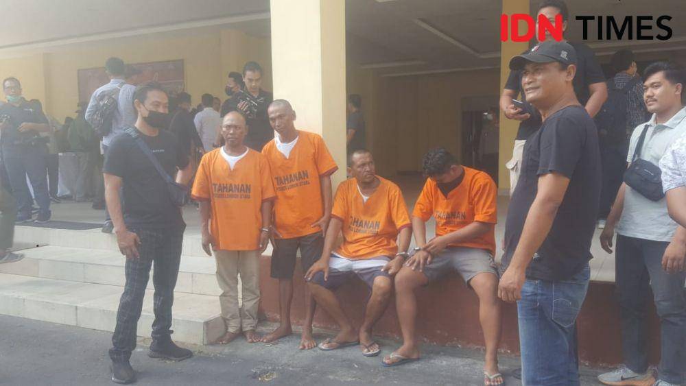 Pelaku judi online yang diamankan polisi. (IDN Times/Muhammad Nasir)