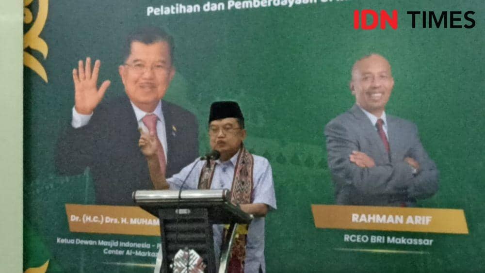H.M Jusuf Kalla memberi sambutan saat kegiatan pelatihan UMKM BRIlian Sahabat Masjid di aula Masjid Al Markaz Al Islami Makassar, Sulsel, Kamis (25/8/2022). (Dahrul Amri/IDN Times Sulsel)