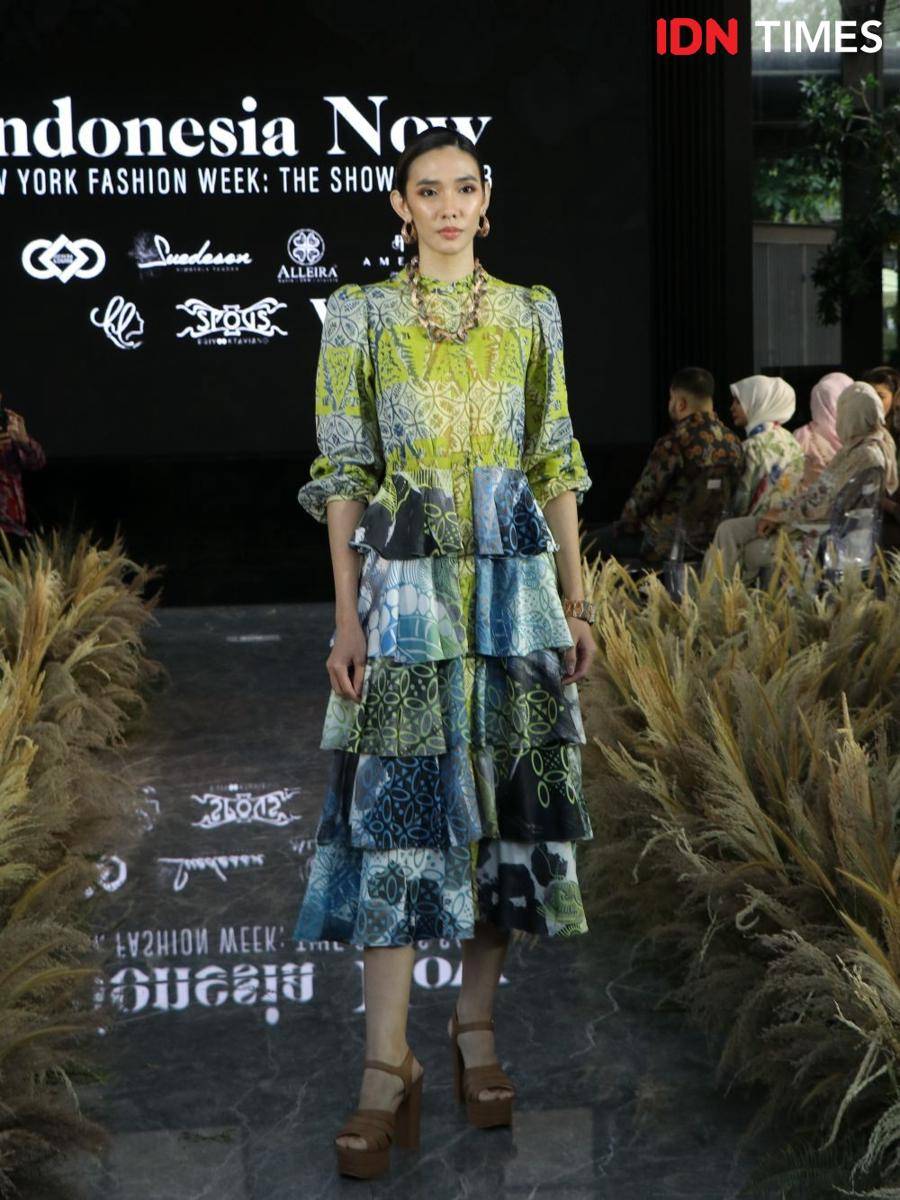 Potret busana brand lokal yang akan tampil di New York Fashion Week 2023 melalui group show bertajuk "Indonesia Now". 25 Agustus 2022. (IDN Times/M. Tarmizi Murdianto)