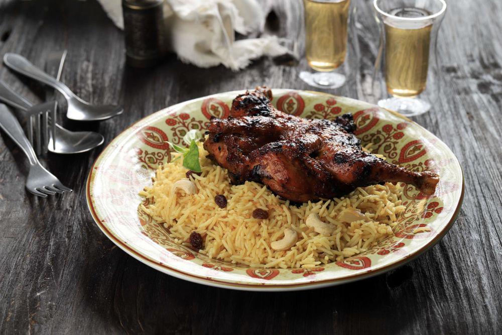 chicken kabsa (vecteezy.com/Ika Dapurhangus)