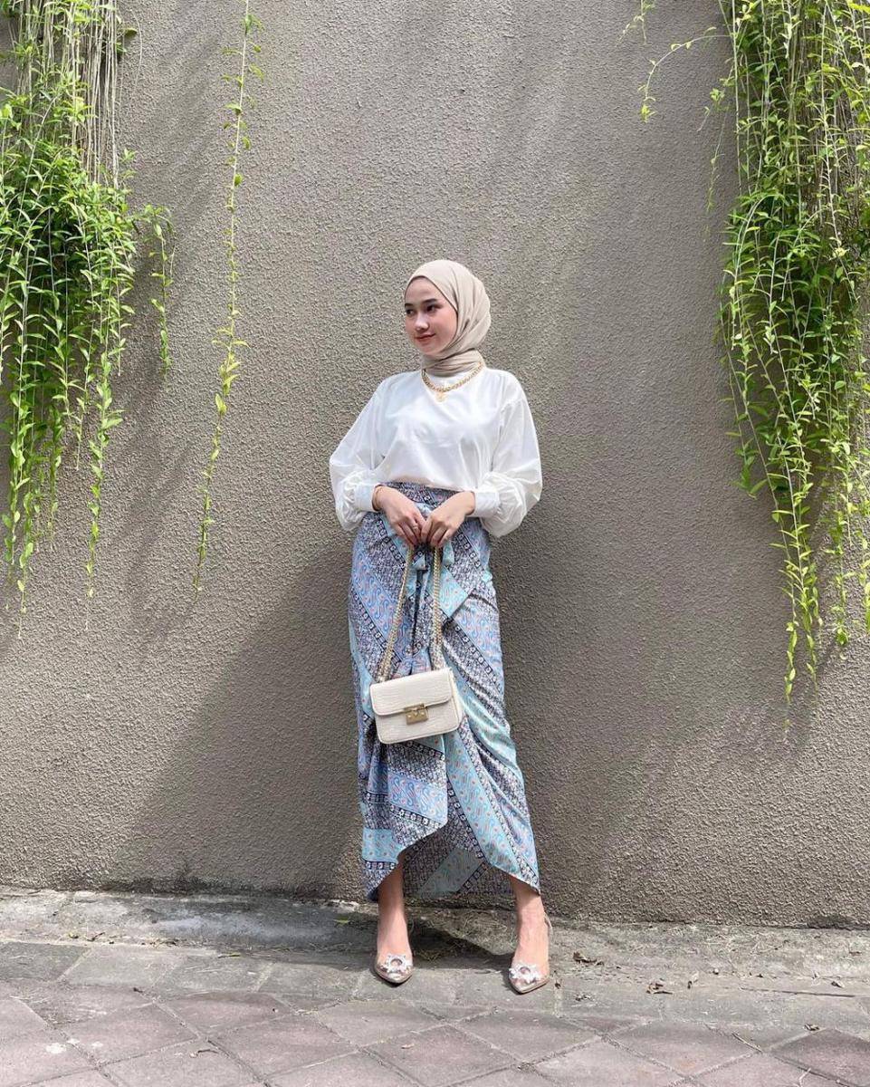 OOTD hijab datang ke wisuda teman (instagram.com/inikiranaaa__)