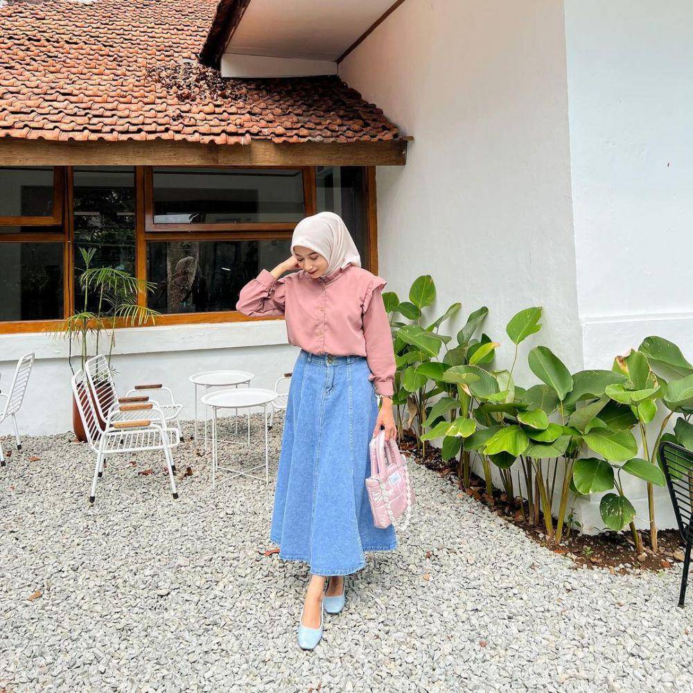 OOTD hijab datang ke wisuda teman (instagram.com/rafikarahmaaa)