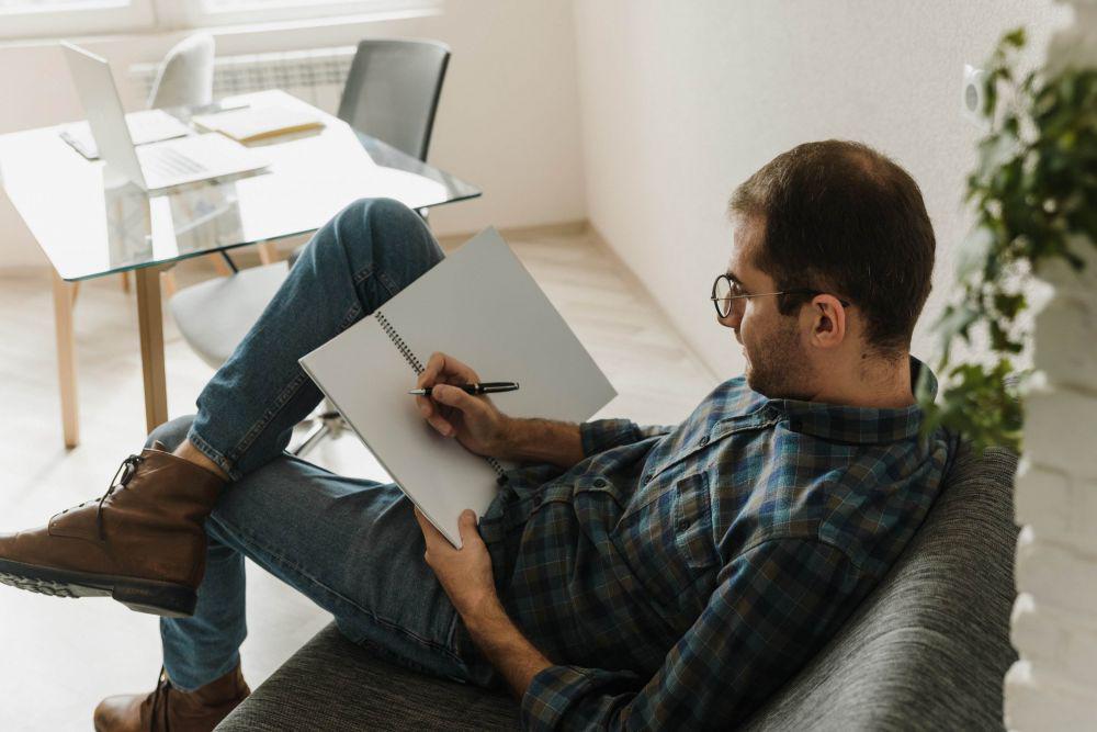 5 Hal yang Perlu Ditulis dalam Buku Harian, Tujuan hingga Kekhawatiran
