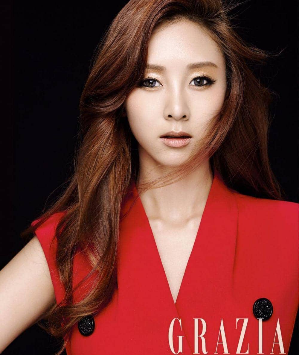 G.NA (instagram.com/missginachoi87)