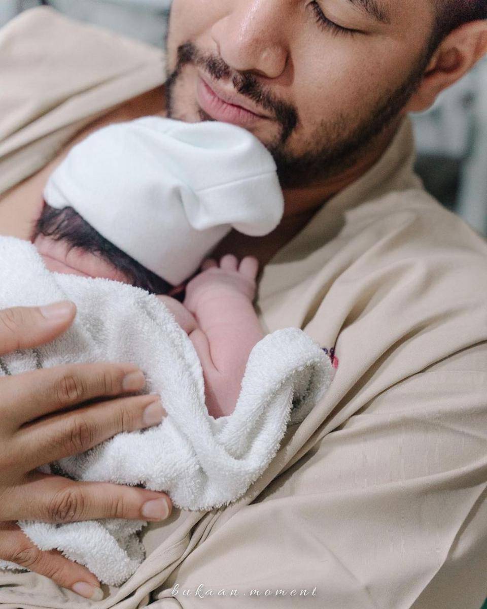 Ammar Zoni dan buah hati (Bukaan Moment via instagram.com/_irishbella_)