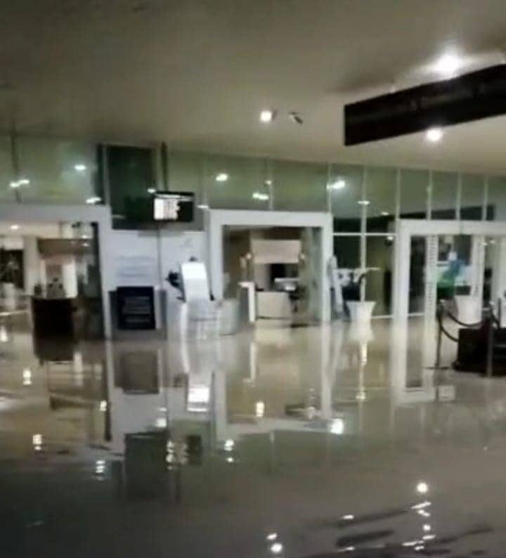 tangkapan layar kondisi bandara SAMS Sepinggan saat terendam banjir (dok. istimewa)