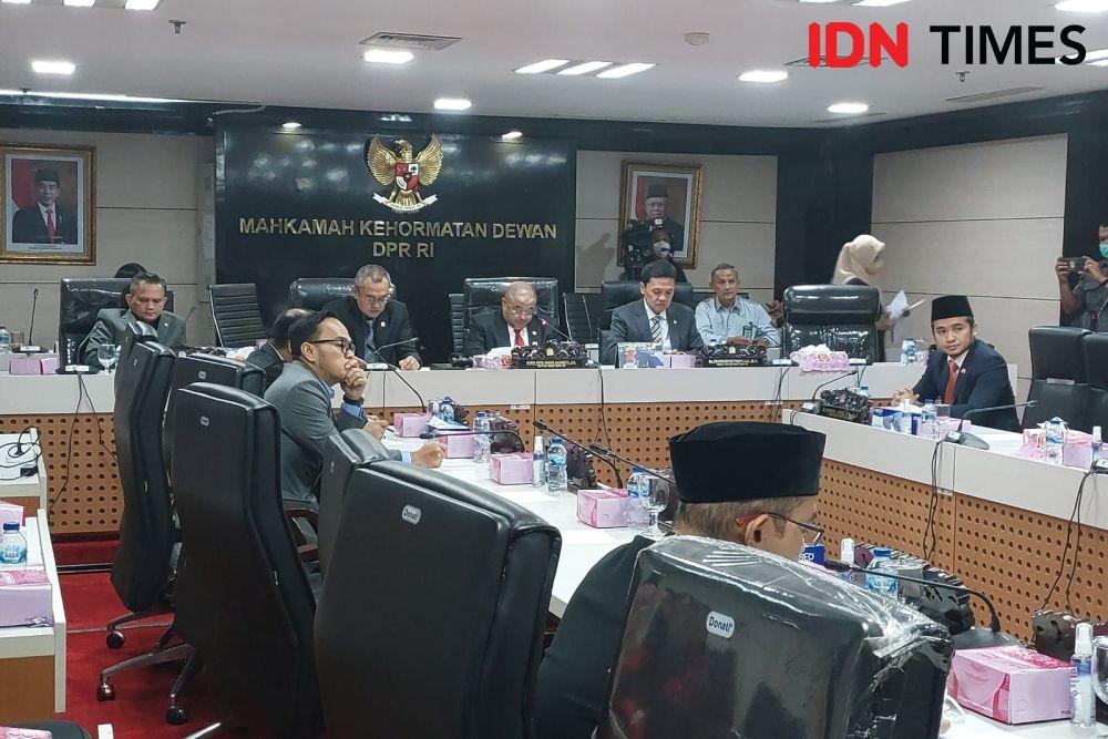 Suasana sidang klarifikasi MKD DPR kepada Ketua IPW, Sugeng Teguh Santoso pada Kamis (25/8/2022). (IDN Times/Santi Dewi)